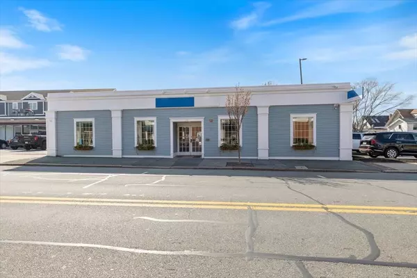 306 Cabot St, Beverly, MA 01915