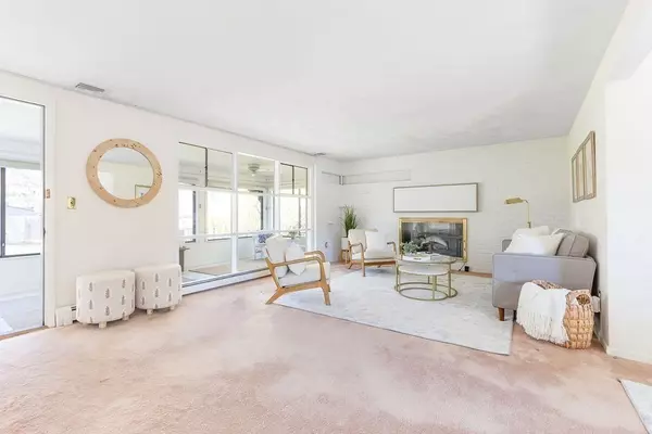 Needham, MA 02492,64 Winfield St