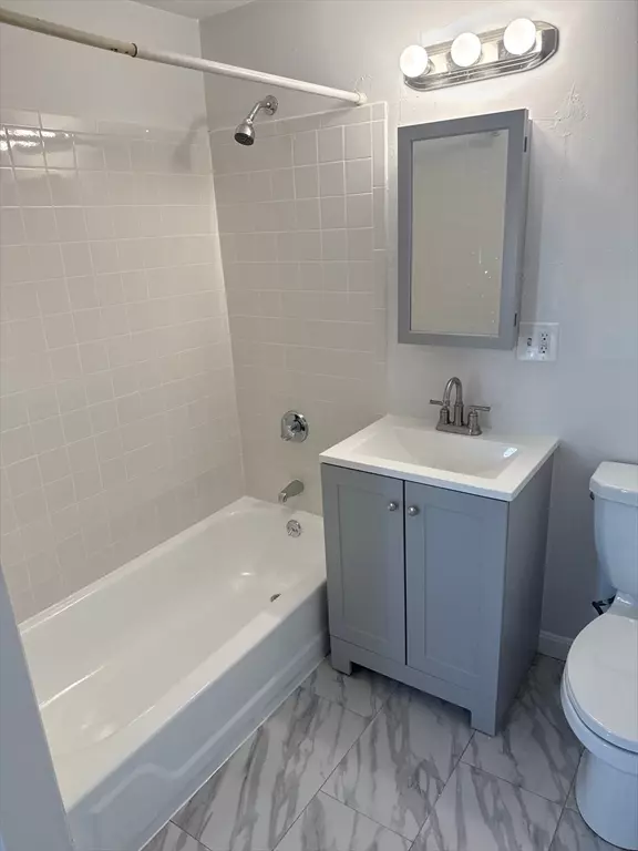 Boston, MA 02128,107 Brooks St #3