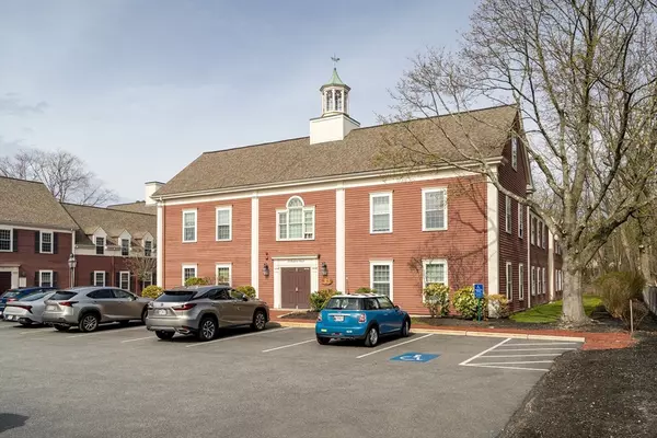 Lexington, MA 02420,33 Bedford St #13