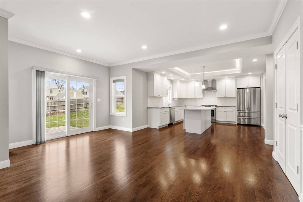 Stoneham, MA 02180,11 Coventry Ln