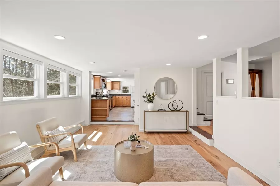 7 South St, Wenham, MA 01984