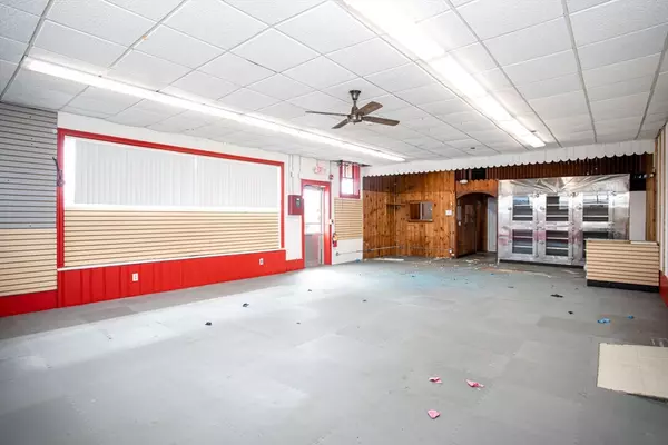 Tiverton, RI 02878,39-43 Main Rd