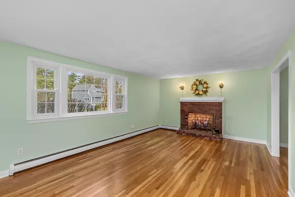 Walpole, MA 02032,15 Massasoit Circle