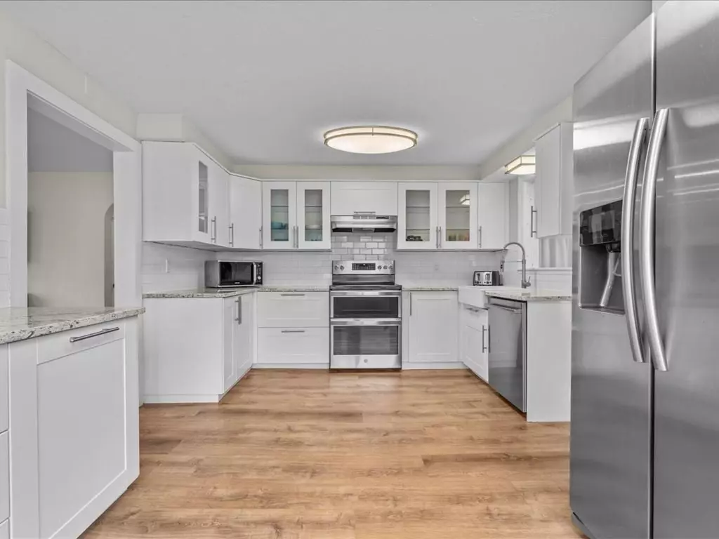 Uxbridge, MA 01569,11 Hartford Avenue West