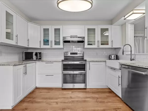 Uxbridge, MA 01569,11 Hartford Avenue West