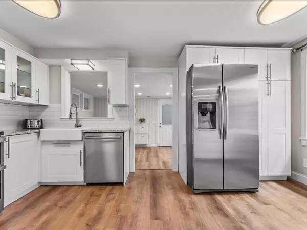 Uxbridge, MA 01569,11 Hartford Avenue West