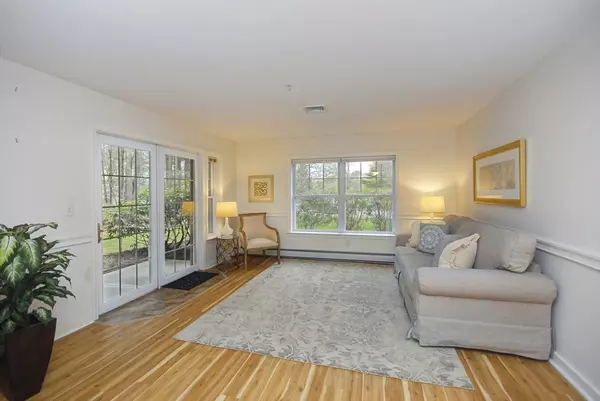 Stow, MA 01775,34 Meeting House Ln #102