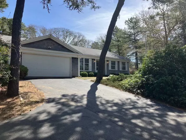 Chatham, MA 02633,144 Lakeview Avenue