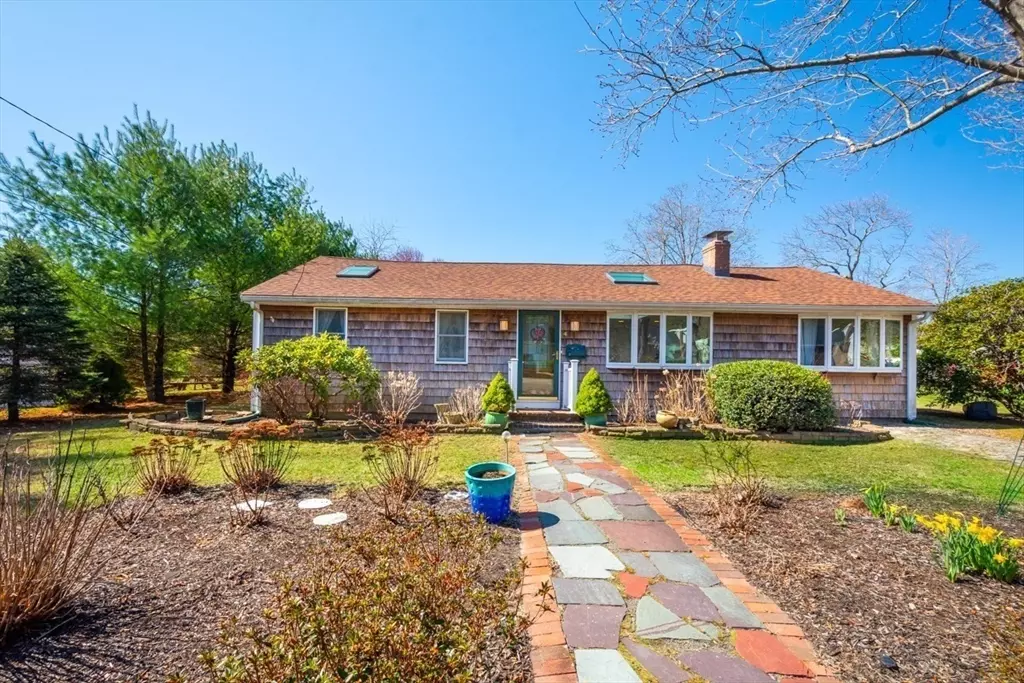 Sharon, MA 02067,4 Worcester Rd