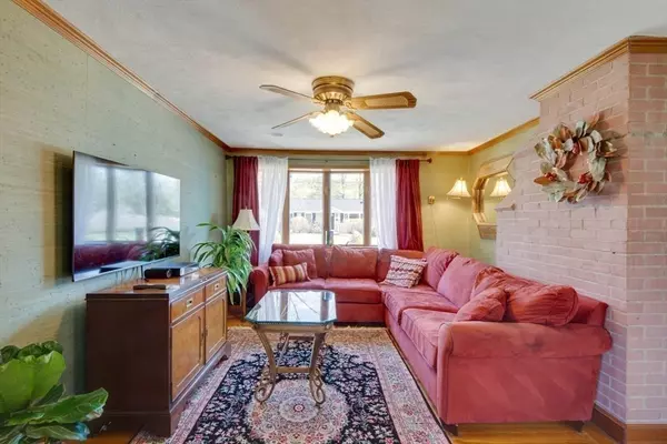 Sharon, MA 02067,4 Worcester Rd