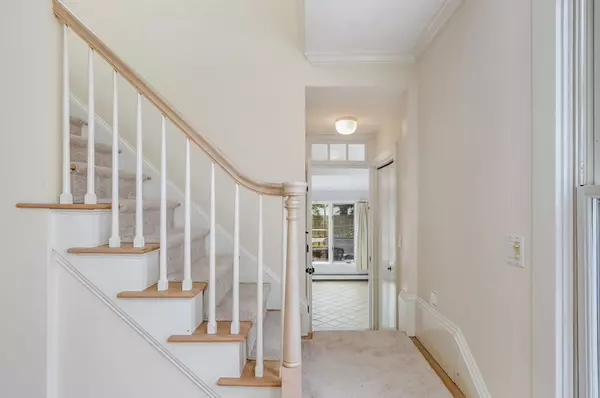 Falmouth, MA 02540,61 Oakwood Ave