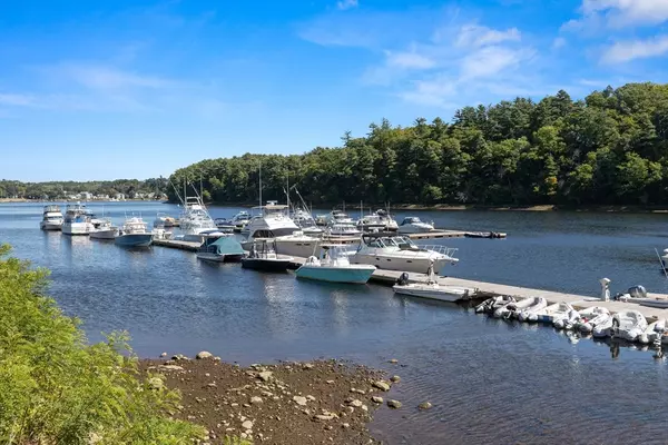 60 Merrimac St #308, Amesbury, MA 01913