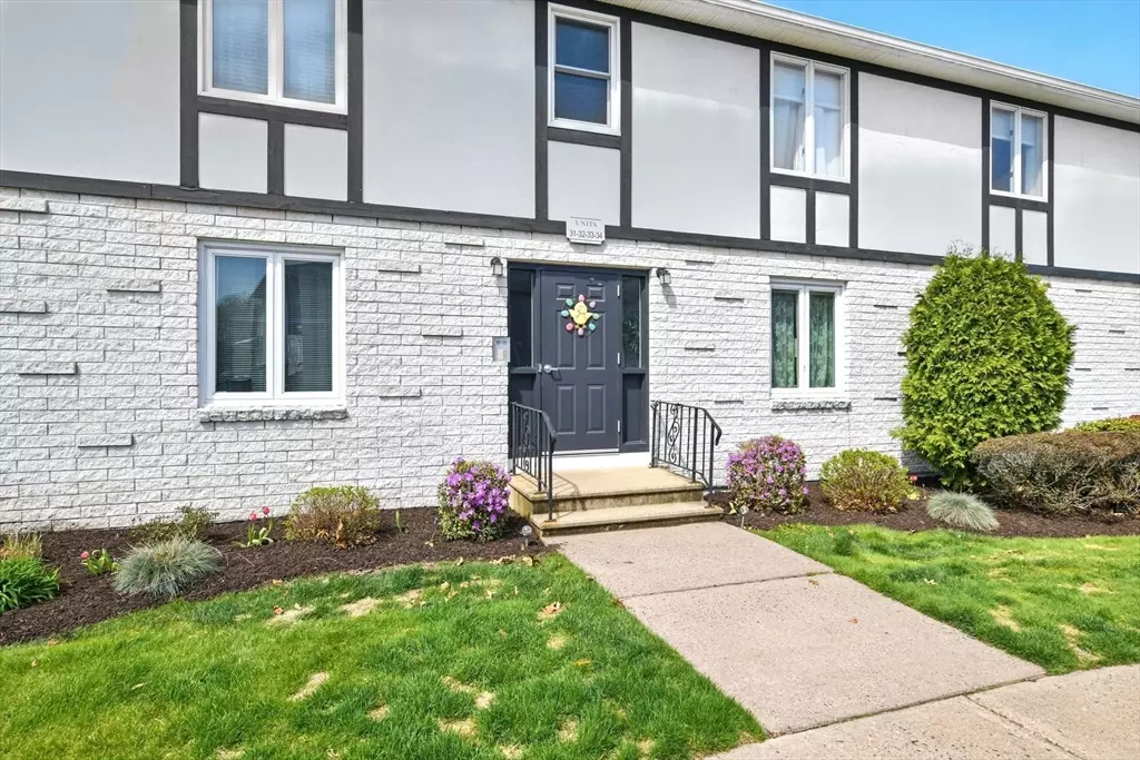 Chicopee, MA 01020,200 Lambert Ter #33