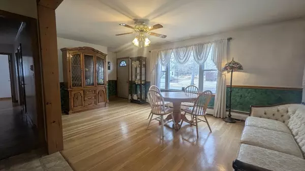 Tyngsborough, MA 01879,211 Lakeview Ave