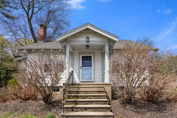 152 Old Connecticut Path, Framingham, MA 01701