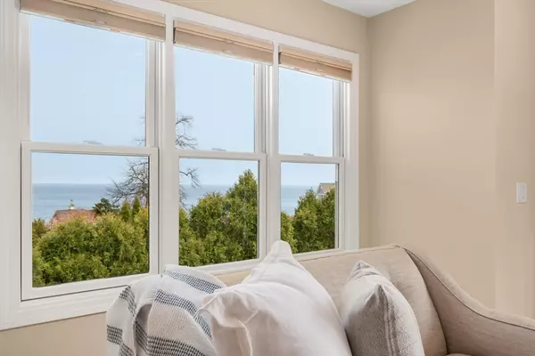 Gloucester, MA 01930,204 Hesperus Avenue #3