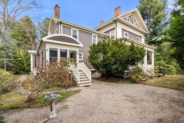 Newton, MA 02459,983 Centre St