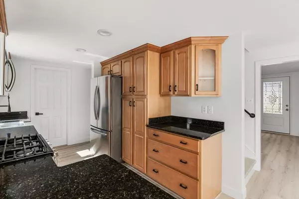 Bourne, MA 02532,13 Alderberry Rd
