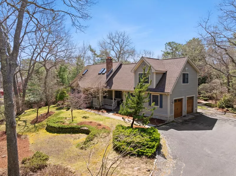 26 W Vaughan St, Lakeville, MA 02347