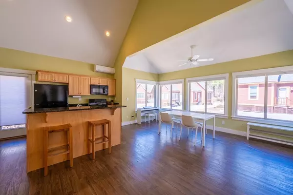 Westford, MA 01886,12 Farmhouse Row #12