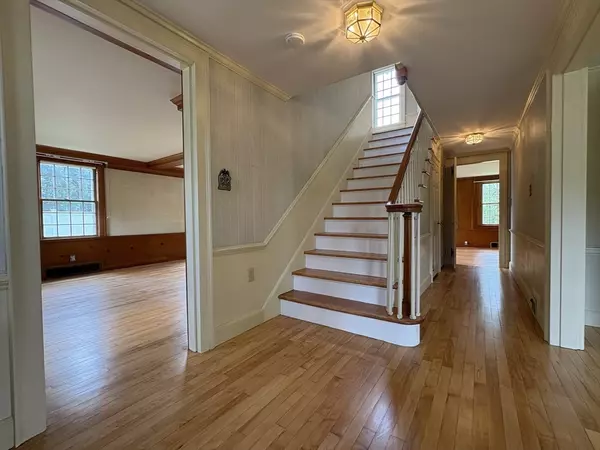 Greenfield, MA 01301,11 Smith Street