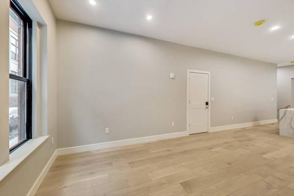Boston, MA 02113,14 North Bennet Street #2