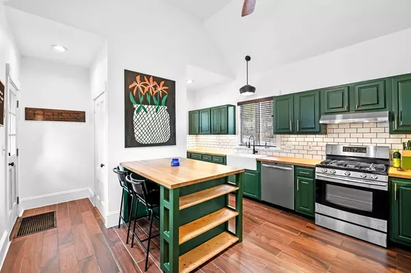 Beverly, MA 01915,64 Essex Street