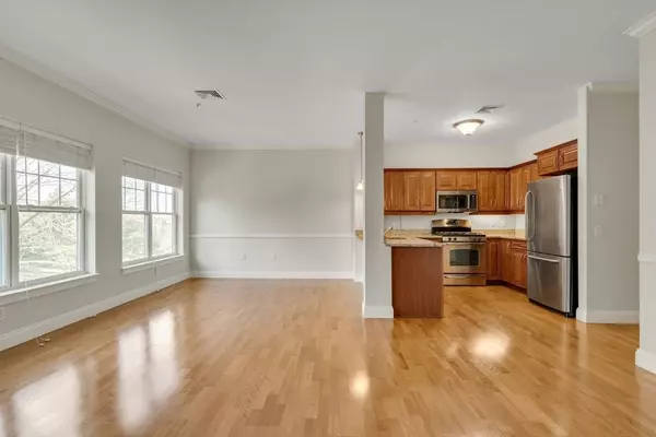 Newton, MA 02467,35 Commonwealth Avenue #407