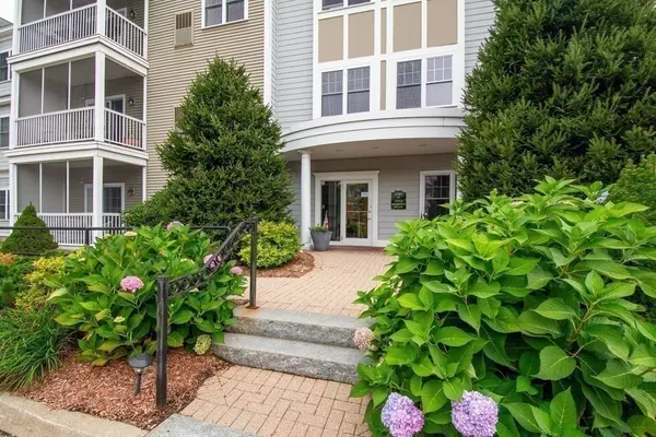 Clinton, MA 01510,2105 Briarwood Vlg #2105