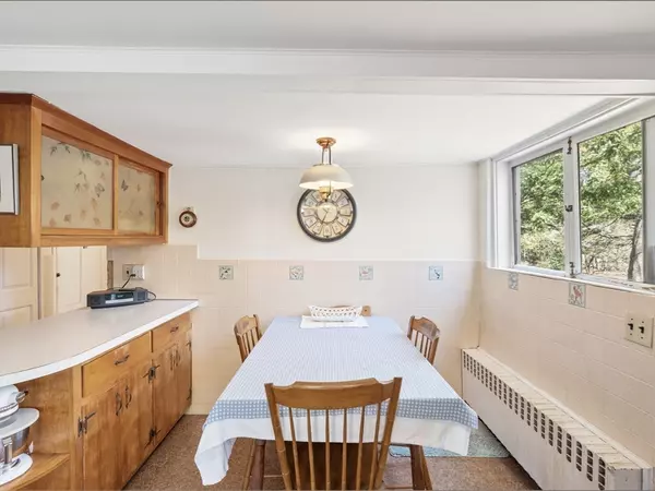 Holliston, MA 01746,390 Central Street