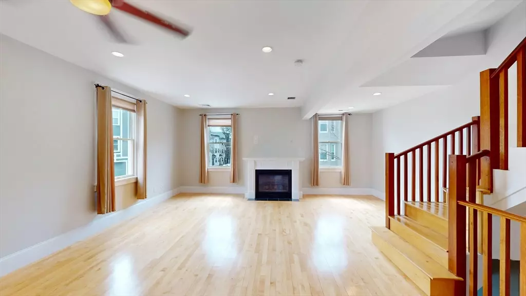 538-540 East 8th St #2, Boston, MA 02127