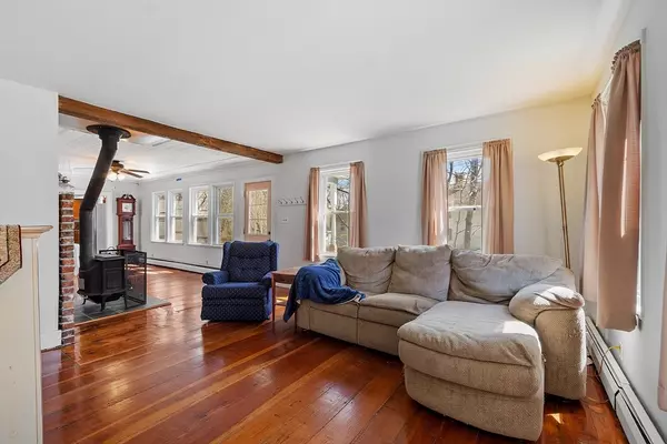 Hubbardston, MA 01452,10 High St