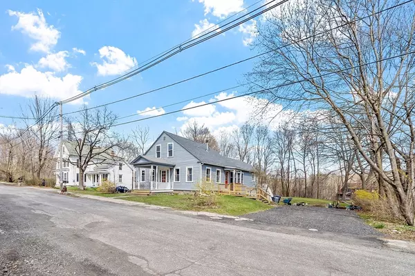 Hubbardston, MA 01452,10 High St