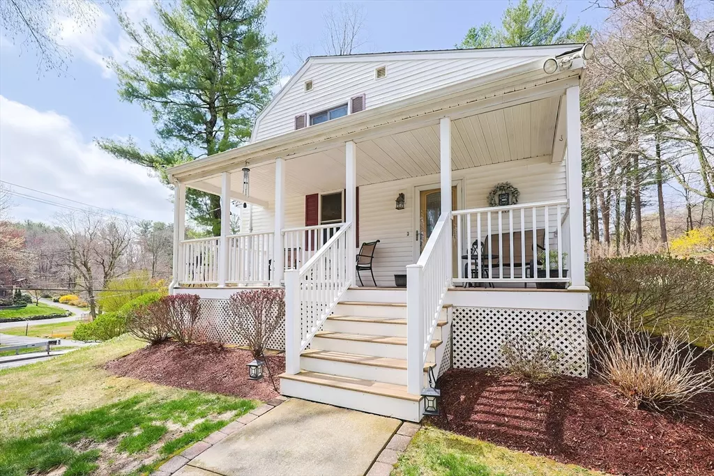 Upton, MA 01568,26 Hartford Ave N