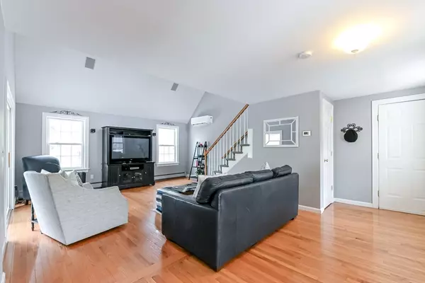 Walpole, MA 02081,318 Fisher St