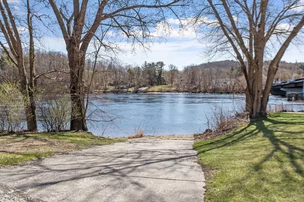 Haverhill, MA 01830,3 Coffin Ave #2