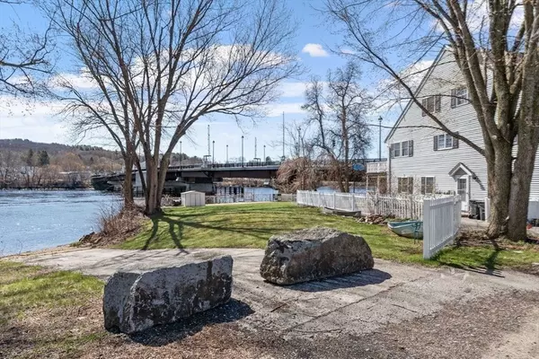 Haverhill, MA 01830,3 Coffin Ave #2