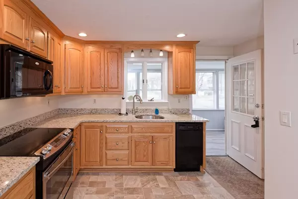 Westborough, MA 01581,18 Walker