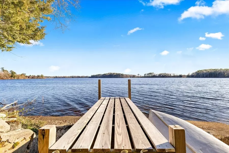 25 Ocean Ave, Halifax, MA 02338