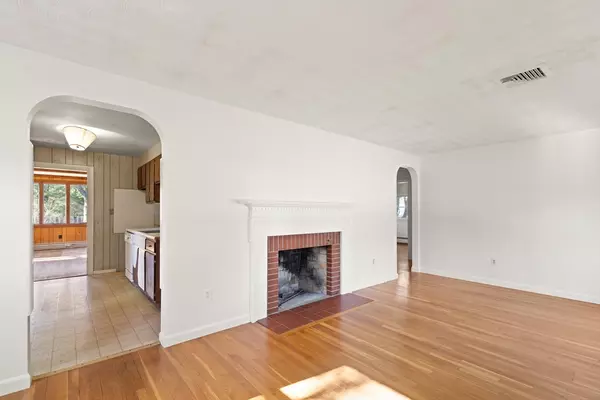 Hamilton, MA 01982,104 Homestead Cir