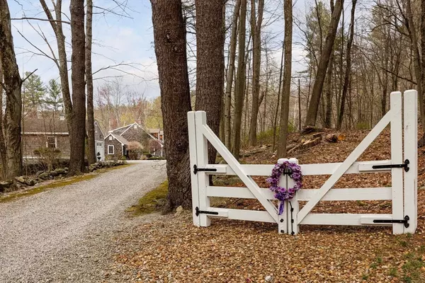 Upton, MA 01568,30 Prospect St