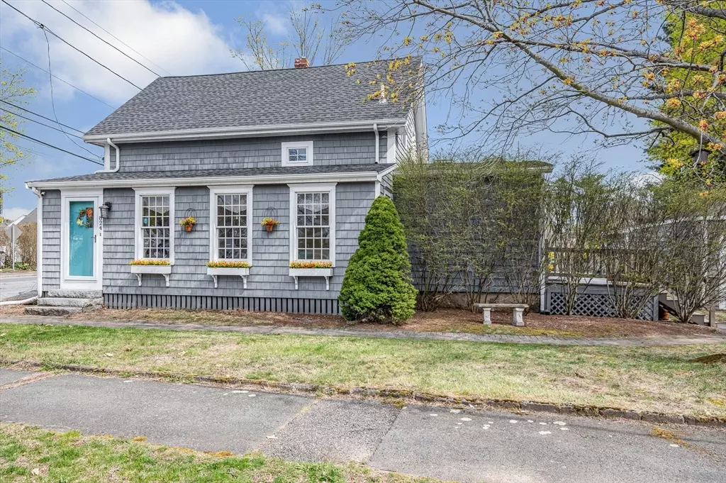 Lynnfield, MA 01940,824 Lynnfield Street