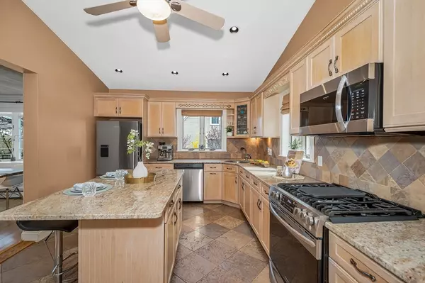 Lynnfield, MA 01940,824 Lynnfield Street