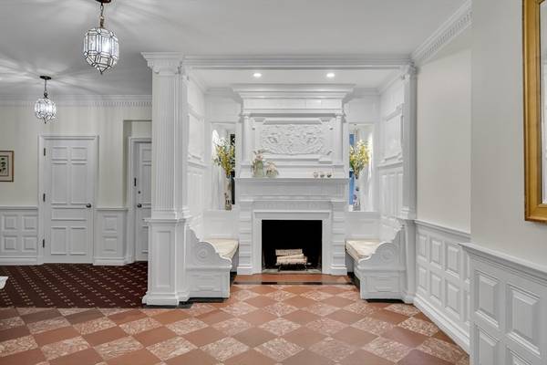 Boston, MA 02116,167 Commonwealth Ave #8