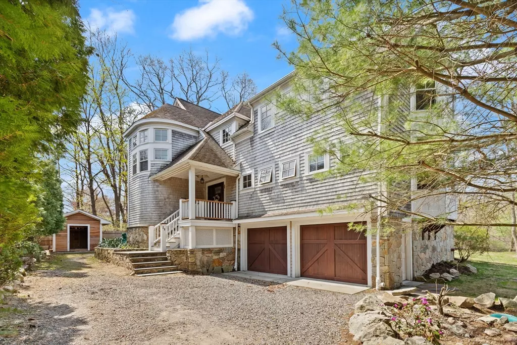 Dedham, MA 02026,28 Boathouse Ln