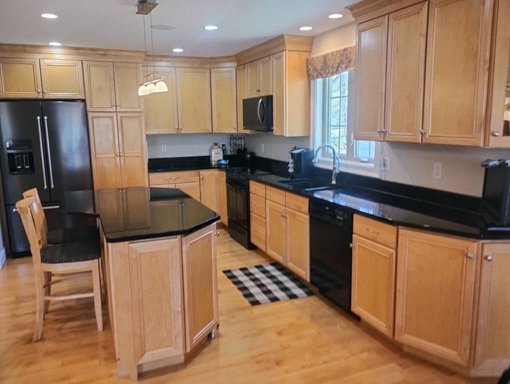 Holden, MA 01520,105 Mixter