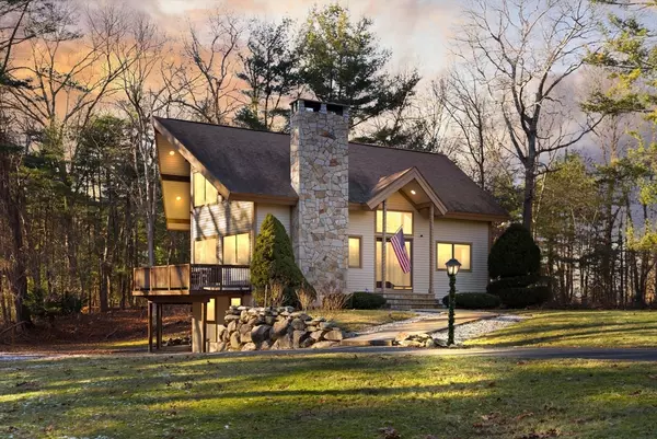 22 Leonard St, Lakeville, MA 02347