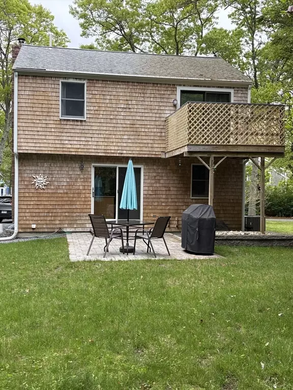 Mashpee, MA 02649,92 Santuit Pond Road