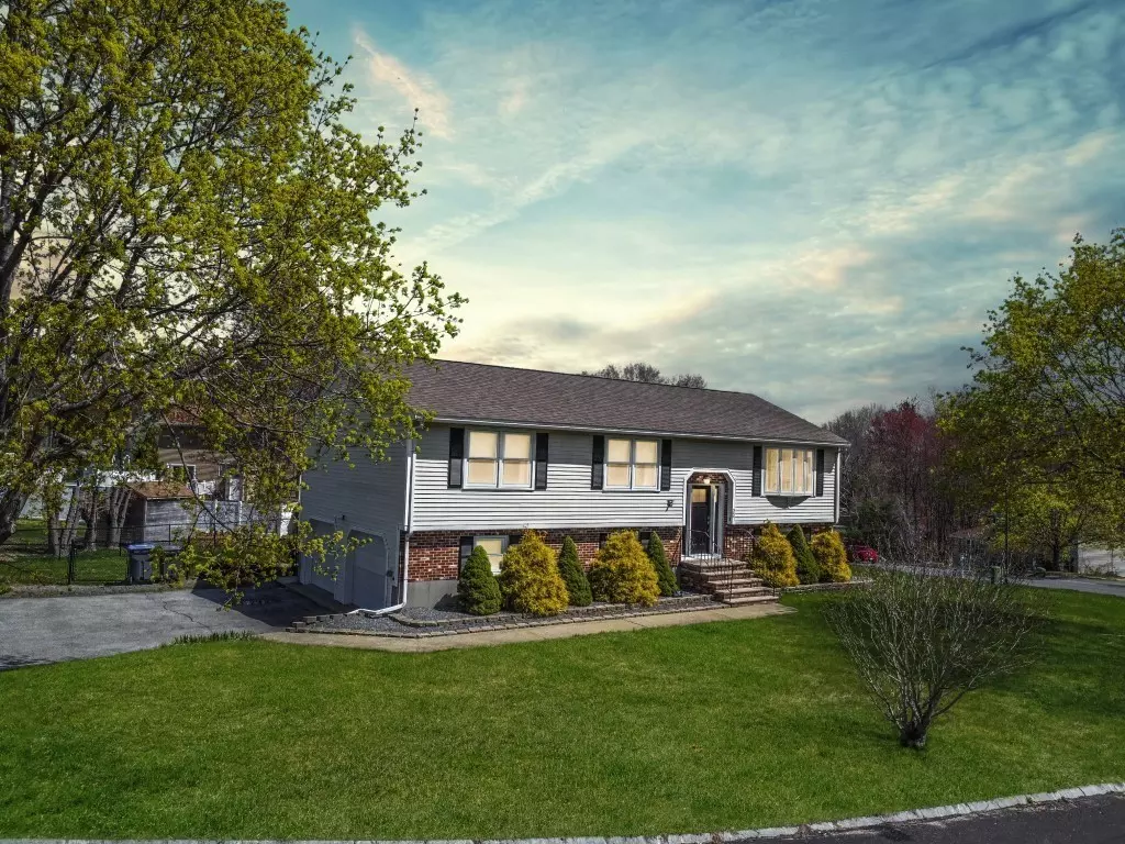 Methuen, MA 01844,22 Clementi Ln